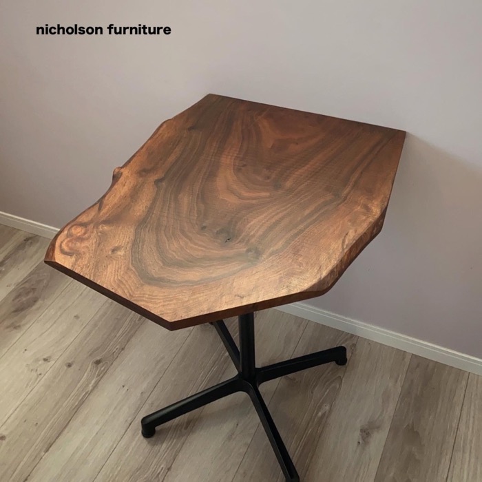 カフェテーブル 一枚板カリフォルニアウォールナット材 - ニコルソン家具店