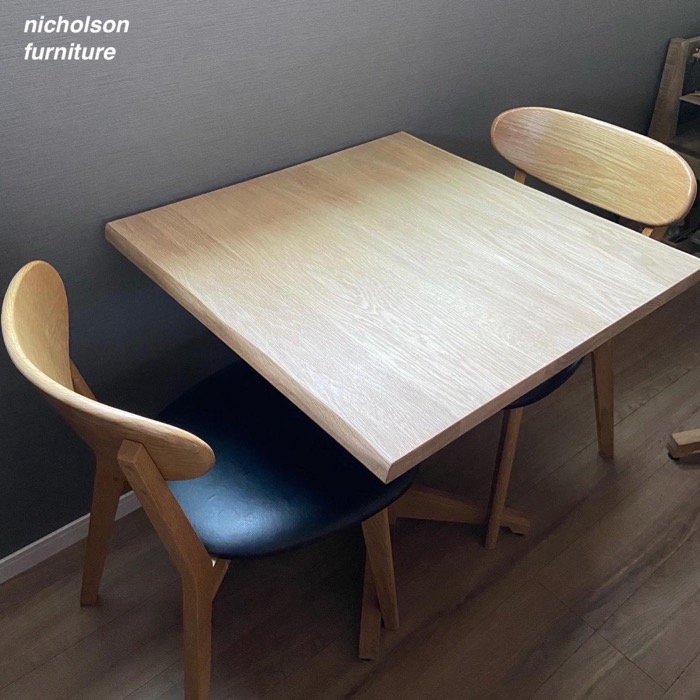 カフェテーブル ホワイトオーク材 木製一本脚 - ニコルソン家具店